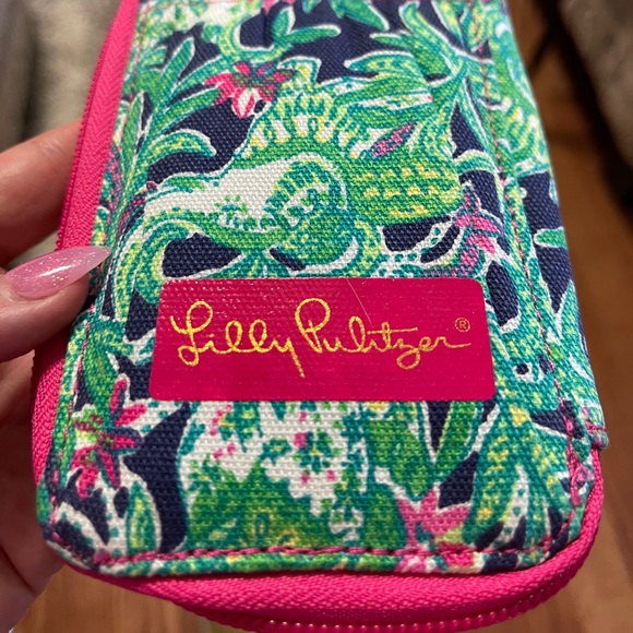 Lilly Pulitzer carded ID smart phone wristlet - Picture 2 of 8